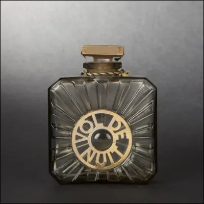 Luxueuse bouteille style art-déco pour ce parfum qui porte le nom d'une uvre de Saint-Exupéry... Qui est le créateur de "Vol de Nuit" ?