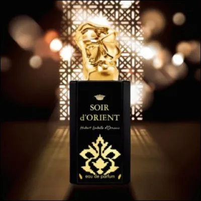 Toujours un bouchon prestigieux qui surmonte cette bouteille noire où se cache le parfum "Soir d'Orient" de :