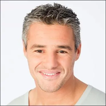 Comment s'appelle le boxeur super beau ?