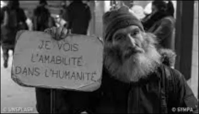 Le sourire, toujours avoir le sourire même quand le client est peu aimable. Qui suis-je ?