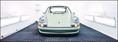 C'est la première voiture 100% électrique de ce constructeur. Sa vitesse est volontairement limitée à 260 kilomètres-heure pour permettre d'atteindre les 400 kilomètres d'autonomie promis... Quelle est cette marque ?