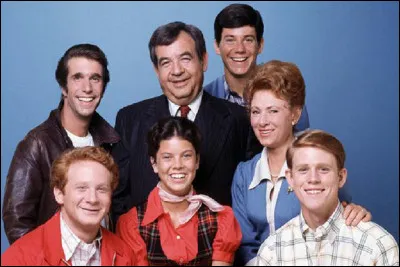 Dans la série américaine ''Les Jours heureux'' (Happy Days) , qui jouait le rôle de Richard Cunningham ?