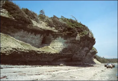 Dans quelle province du Canada, le cap de la Vache-Qui-Pisse se trouve-t-il ?