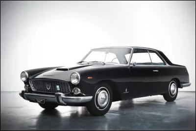 "J'ai passé des vacances extra
pleines d'extravagances
au grand cirque des avatars
me gave de ta peau
Roulé roulé roulé dans les zébras
Roulé roulé roulé dans la ... "
Qui chante cette mélodie dont le titre est aussi une marque de voiture ?