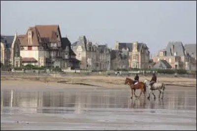 Petite balade en Normandie, à Lion-sur-Mer. Ville sur la Côte de Nacre, elle se situe dans le département ...