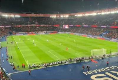 Comment s'appelle le stade du PSG ?