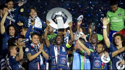 Depuis quelle année le PSG n'a-t-il plus quitté la première division ?