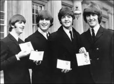Les Beatles ont sorti ''Girl''. Quelle James Bond girl n'est pas associ&eacute;e au bon acteur ?