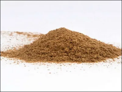 Que ne contient PAS le mélange quatre-épices ?