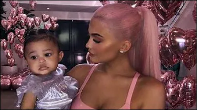 Comment s'appelle la fille de Kylie Jenner ?