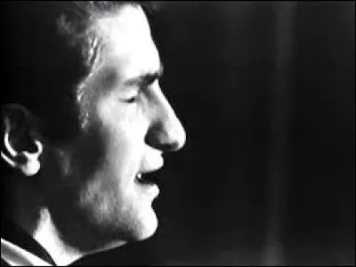 Eddy Mitchell a chanté ''J'avais deux amis'' en hommage à deux des victimes d'un accident d'avion. Qui ne se trouvait pas à bord ?