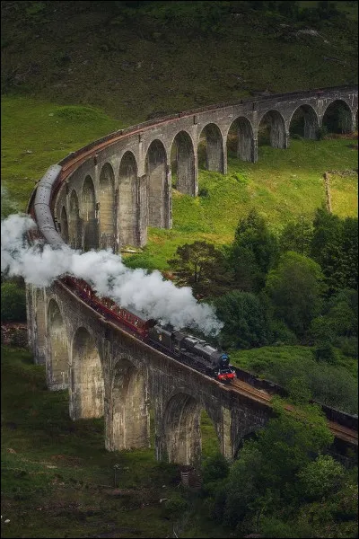 Comment s'appelle le train qui mène à Poudlard ?