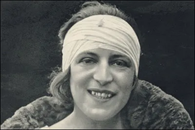 De 1919 à 1923, quelle française remporte cinq victoires consécutives à Wimbledon ?