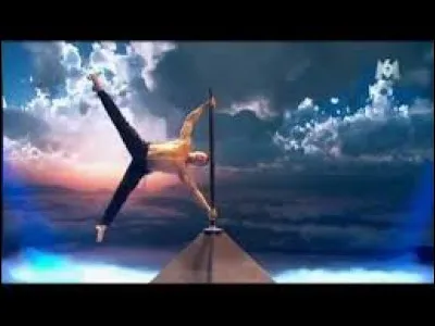 Dans cette position, combien de tractions le canadien Dominique Lacasse peut-il faire ?