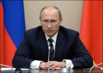 Le 26 mars, Vladimir Poutine remporte, avec 52 % des voix, l'élection présidentielle russe, tenue trois mois après la démission de Boris Eltsine. Il commence le 7 mai son premier mandat de président. C'était il y a ...