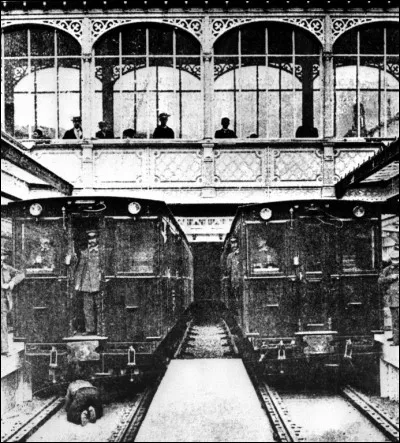 Le 19 juillet, à la faveur de la grande Exposition universelle, Paris inaugure sa première ligne de métro. C'était il y a ...