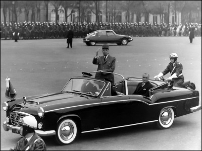 Commençons par le commencement. 
Quelle voiture fut utilisée uniquement par Charles de Gaulle ?