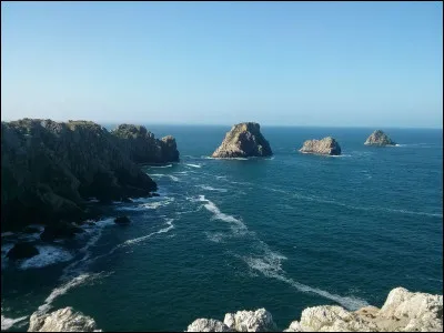 Quelle le nom de cette pointe de terre qui se trouve dans la presqu'île de Crozon en Bretagne ?