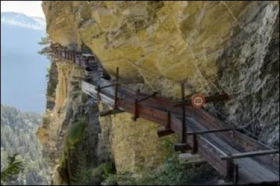 Anagramme. Le jour de la St Valentin on espère s'en faire plein. Il représente un atout culturel pour Savièse pour ceux qui n'ont pas le vertige ! C'est le :