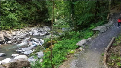 Je coule au fond du Val d'Illiez :