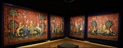 Quel est le nom g&eacute;n&eacute;rique de ces tissages repr&eacute;sentant l'ou&iuml;e, le toucher, la vue, l'odorat, le go&ucirc;t et le sixi&egrave;me sens (&agrave; mon seul d&eacute;sir) et apparaissant dans la salle commune de la maison Gryffondor ?