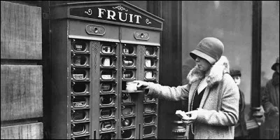 Que vendait le premier distributeur automatique install&eacute; dans le m&eacute;tro de New-York en 1876 ?