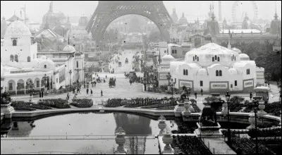 Fait de sucre chauff&eacute; et fil&eacute;, que mange-t-on pour la premi&egrave;re fois lors de l'Exposition universelle de 1900 &agrave; Paris ?