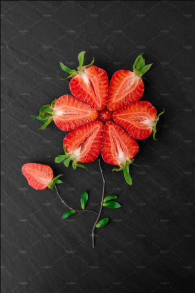 Jolie fleur, faite avec des fruits. Quels fruits ?