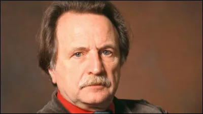 Cet écrivain et philosophe, autrefois engagé en Amérique latine aux côtés de Guevara, c'est ... Debray.