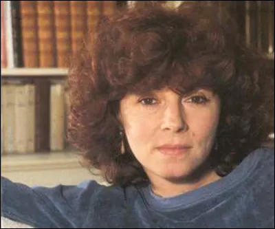 Cette romancière, auteur de "la Bicyclette bleue", "le Diable en rit encore", c'est ... Desforges.