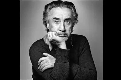 Cet écrivain, auteur de "La Promesse de l'aube", "Les Racines du ciel", "La Vie devant soi", seul romancier à avoir reçu le prix Goncourt à deux reprises, le second prix étant attribué à un roman écrit sous un pseudonyme, c'est ... Gary.