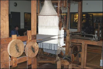 Quel &eacute;tait le premier automate industriel, invent&eacute; par Jacquard en 1745 ?