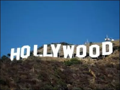 Hollywood est des plus connus aux États Unis. Où se localise-t-il ?