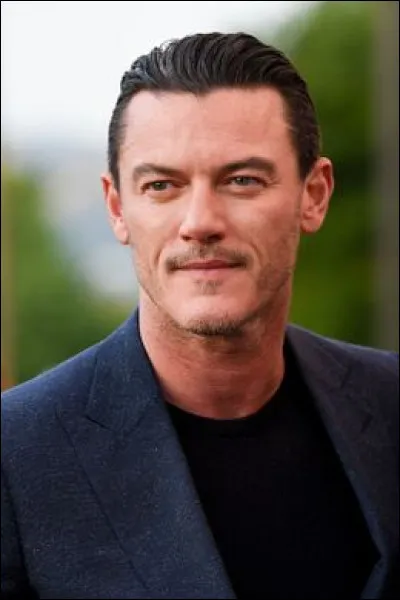 Qui Luke Evans joue-t-il dans "Le Hobbit" ?