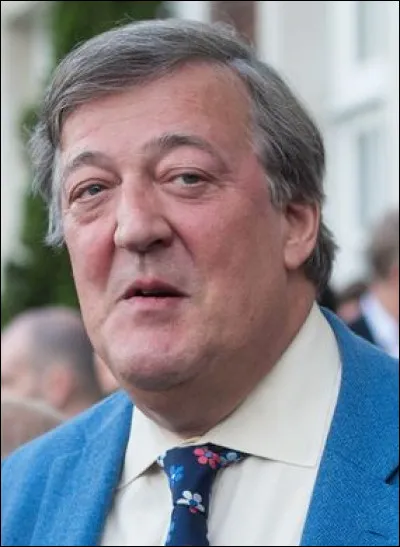Qui Stephen Fry joue-t-il ?