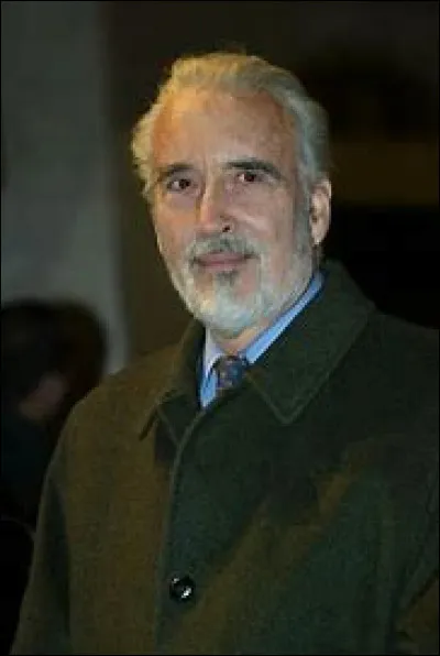 Qui Christopher Lee joue-t-il ?
