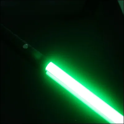 Quelle est la couleur de ce sabre laser ?