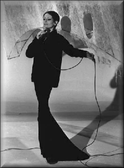 Qui chantait en duo avec Barbara "Pour une longue dame brune" ?