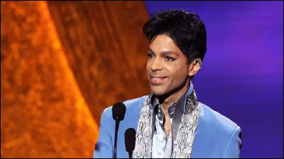 De quelle couleur est l'écharpe du Petit Prince de Saint-Exupéry ?