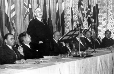 En 1944, quels accords signés aux USA ont créé un système monétaire international ?