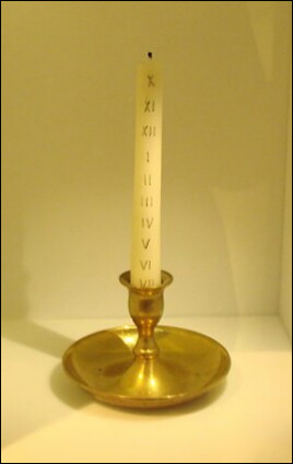 Clepsydre, sablier, pendule, cadran solaire, méridienne, etc. Depuis l'Antiquité, on utilise ces instruments pour mesurer le temps. Quel est celui illustré ?
