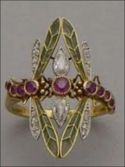 Les bijoux, eux, sont pr&eacute;sents depuis la nuit des temps. Mais de quand exactement datent-ils ?