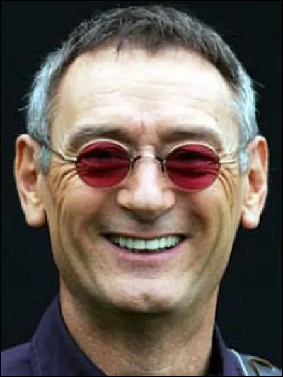 Qui est ce Michael, chanteur et guitariste franco-gallois ?