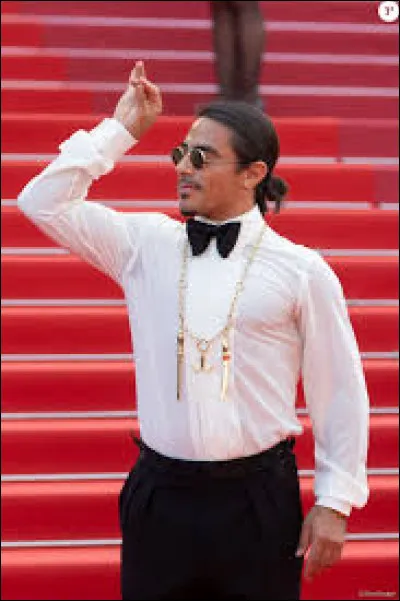 Où Nusret Gökçe ne possède-t-il pas de restaurant ?