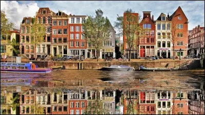 ''Amsterdam'' est une chanson de Jacques Brel. Quelle est la particularité d'Amsterdam ?