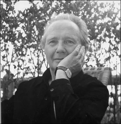 Cet écrivain, auteur de "Week-end à Zuydcoote", "La mort est mon métier", "Un animal doué de raison", "Malevil", de la série de romans historiques "Fortune de France" , se prénomme ...