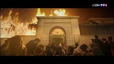 Thomas, un petit garçon aussi issu d'une famille bourgeoise, a sa maman qui est décédée dans l'incendie. Comment se prénommait-elle ?