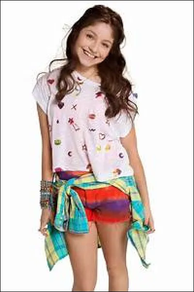 De quelle couleur sont les patins de Luna dans la saison 3 ?