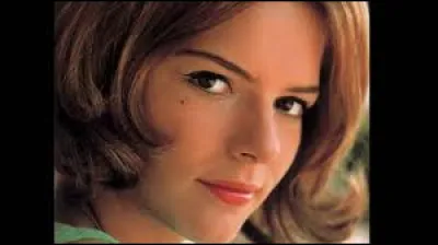 ''Laisse tomber les filles'' ordonnait France Gall. Quel personne ayant bien suivi ses conseils ne porte que des vêtements bleus ?