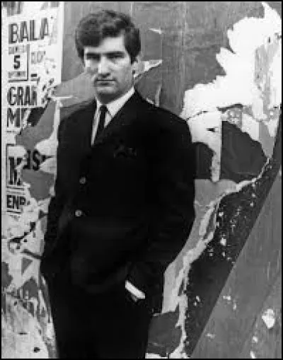 ''Toujours un coin qui me rappelle'' chantait Eddy Mitchell. Que signifie le mot ''coin'' dans l'expression ''frappé au coin du bon sens '' ?